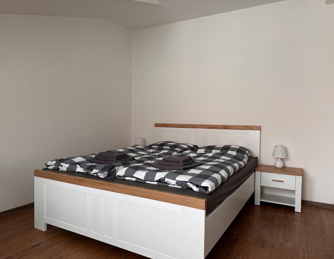Apartman Ab Kryte Parkovani Zdarma Чешка Будьовица Екстериор снимка